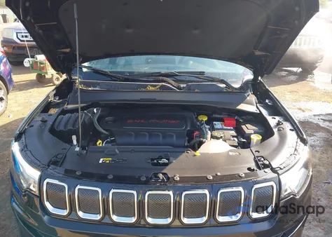 2022 Jeep Compass Limited 4X4 из США, поврежденный, VIN 3C4NJDCB8NT118203